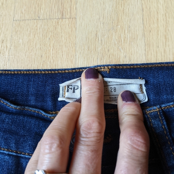 Free People Dark Wash High Rise Busted Knee Skinny Jeans Size 28 - Picture 5 of 5